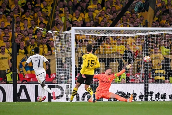 Imagem colorida de gol na final da Champions