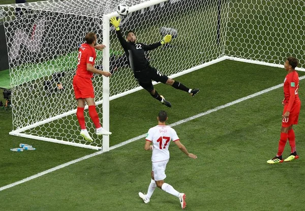 Destaque diante da Inglaterra, goleiro da Tunísia é cortado por lesão