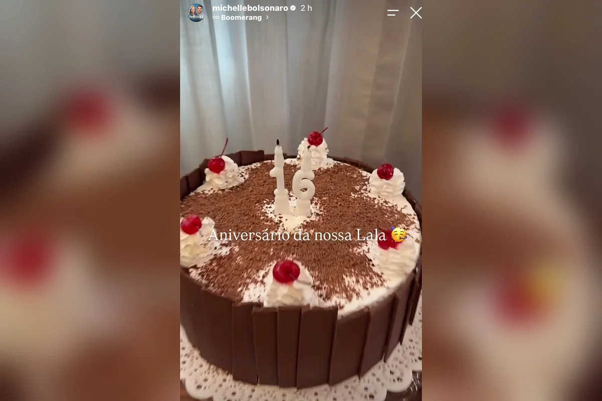 Bolo comemorativo de 16 anos Bolo comemorativo de 16 anos