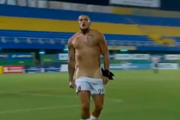 Raul Bobadilla exagera na comemoração