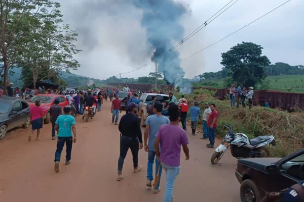 Imagem colorida de ocupação da Estrada de Ferro
