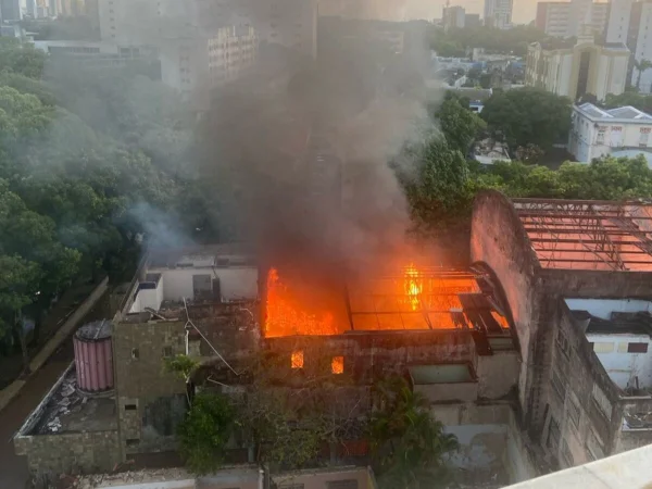Incêndio atingiu Teatro Waldemar de Oliveira