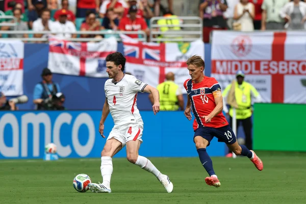 Bellingham faz dois e Inglaterra garante vaga na semifinal da Copa - destaque galeria