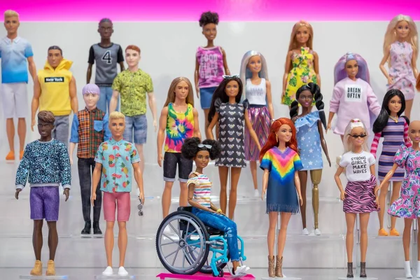 Variedade de Barbies e Kens - Metrópoles
