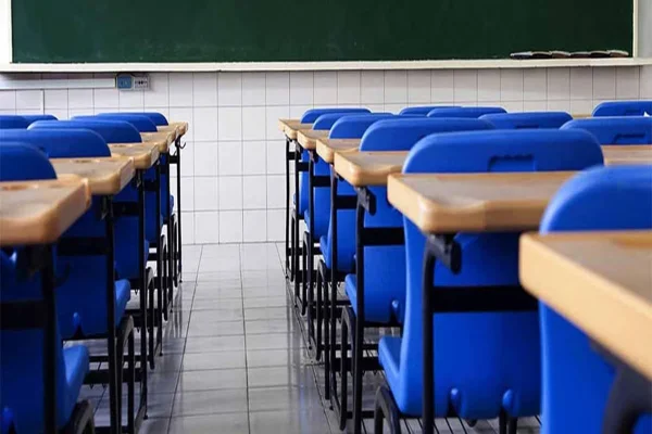 Imagem colorida, sala de aula - Metrópoles