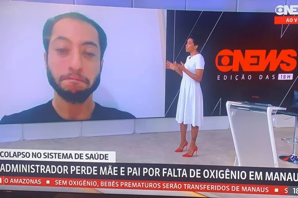 Jornalista Aline Midlej chora com relato de homem que perdeu pais em Manaus