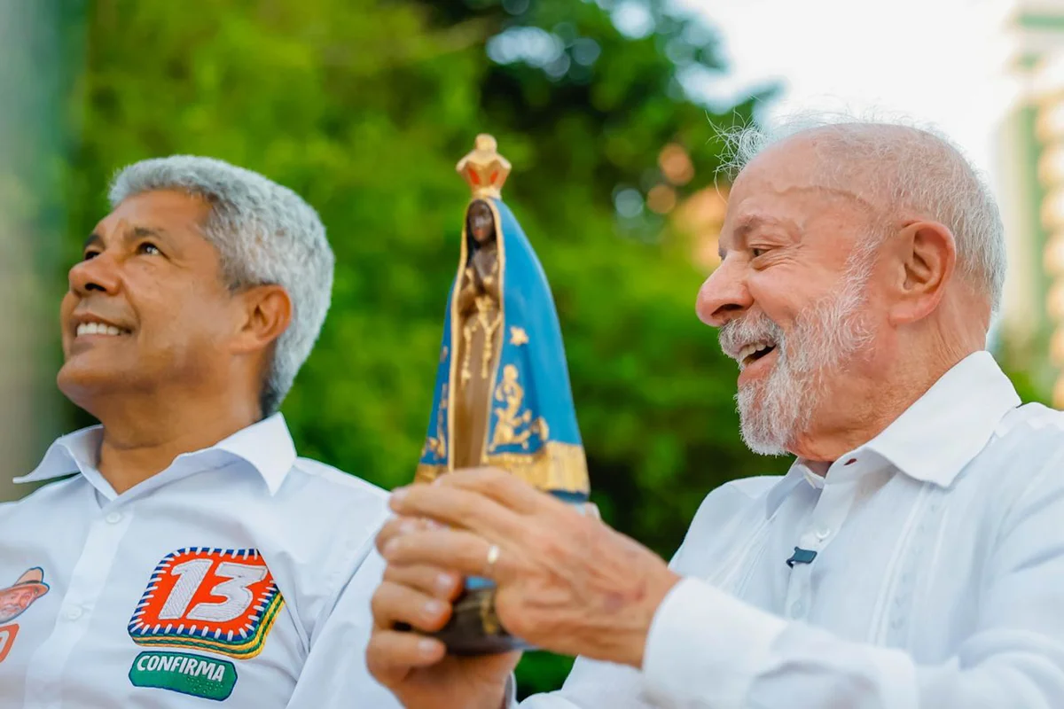 Presidente Lula, governador da Bahia Jerônimo Rodrigues (PT) e imagem de Nossa Senhora Aparecida Presidente Lula, governador da Bahia Jerônimo Rodrigues (PT) e imagem de Nossa Senhora Aparecida