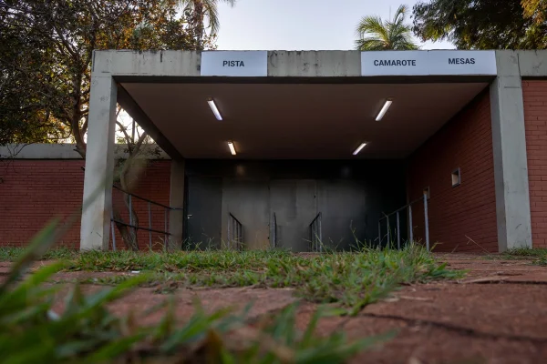 Obra na Piscina de Ondas é paralisada por falta de repasse de recursos - destaque galeria Obra na Piscina de Ondas é paralisada por falta de repasse de recursos - destaque galeria
