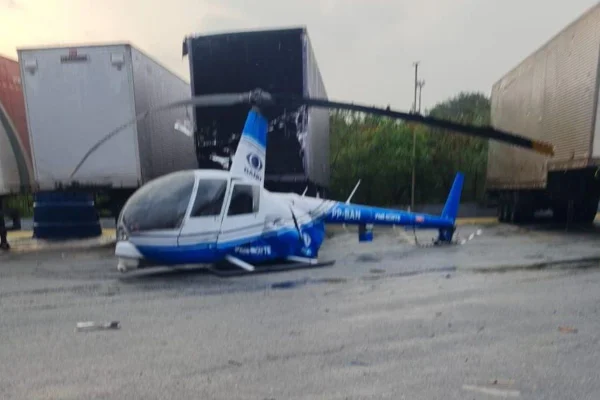 Piloto e cinegrafista estavam a bordo e não sofreram ferimentos graves. Aeronave ficou danificado e fez pouso forçado na Via Dutra - Metrópoles