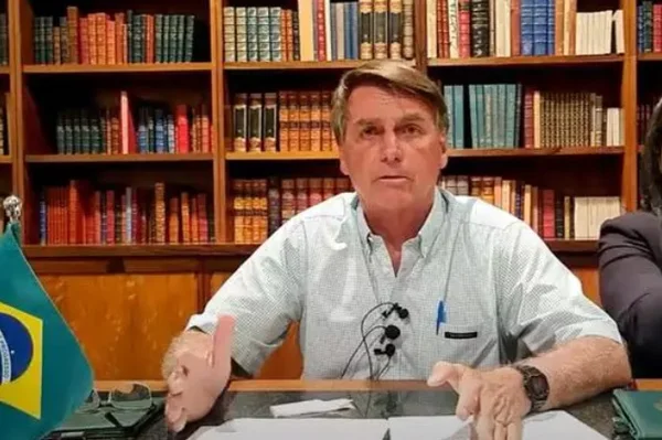 Bolsonaro é aconselhado a retomar lives