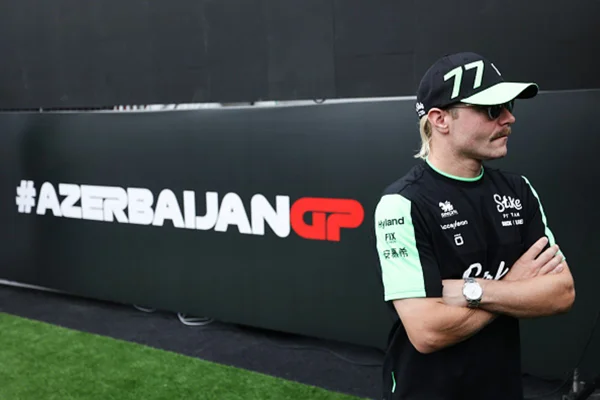 imagem colorida de valtteri bottas no gp do azerbaijão - Metrópoles