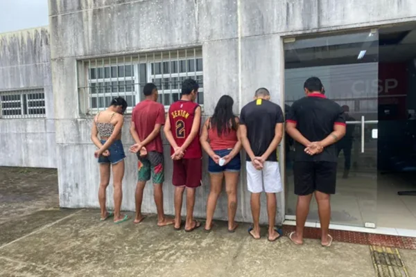 Grupo preso por gravar live de sexo na frente de uma criança - Metrópoles