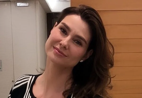 Lavínia Vlasak esclarece rumores de sumiço da mãe. Entenda