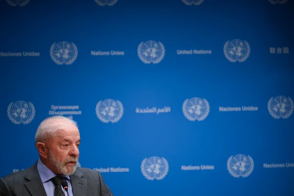 O presidente do Brasil, Luiz Inácio Lula da Silva, discursa em uma coletiva de imprensa durante a 80 sessão da Assembleia Geral das Nações Unidas ONU Metropoles