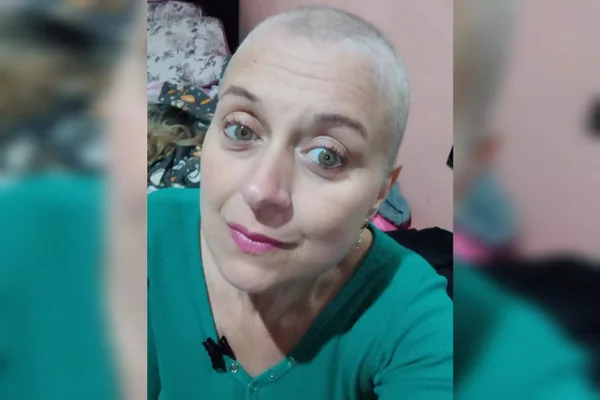 Luciana balconista emprego câncer de mama