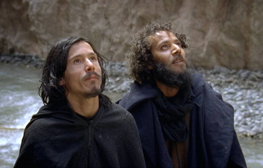 <b>"Mimosas"</b>. No filme do francês Oliver Laxe, um xeique à beira da morte viaja pelo Marrocos para ser enterrado ao lado de seus parentes. Mas a caravana que o acompanha reluta em atravessar as montanhas da região. Veja <a href="https://vimeo.com/205400011" target="_blank"> trailer</a> <b>"Mimosas"</b>. No filme do francês Oliver Laxe, um xeique à beira da morte viaja pelo Marrocos para ser enterrado ao lado de seus parentes. Mas a caravana que o acompanha reluta em atravessar as montanhas da região. Veja <a href="https://vimeo.com/205400011" target="_blank"> trailer</a>