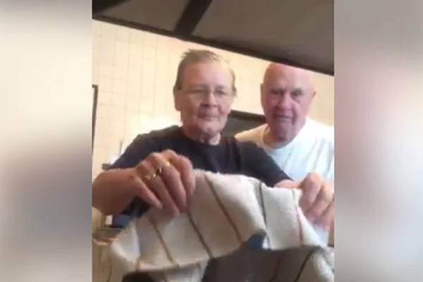 Idosa faz pegadinha com o marido e vídeo hilário conquista internautas