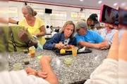 A governadora almoçou ao lado de usuários do Restaurante Comunitário 