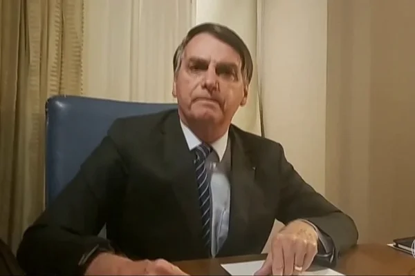 Análise: depoimento de porteiro abala Bolsonaro e afeta governo