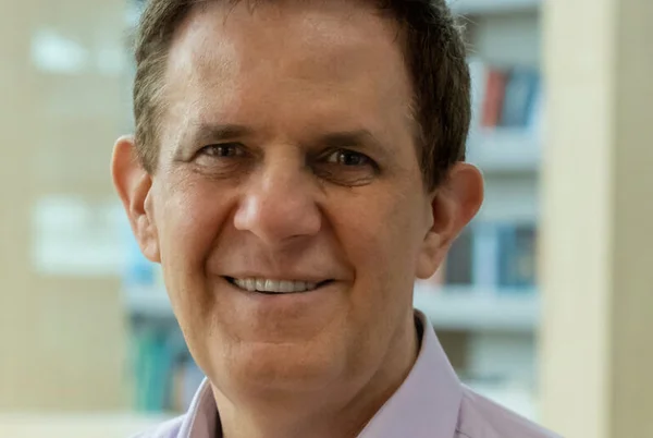 Professor Hubert Alquéres é o novo curador do Prêmio Jabuti
