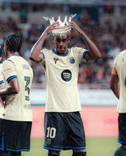 Lamine Yamal se "coroa" melhor do mundo em jogo do Barcelona