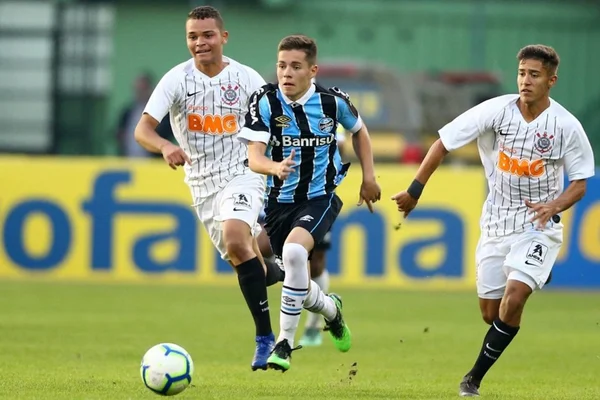 Sem Reinier, jogador do Grêmio é chamado para Seleção Sub-17