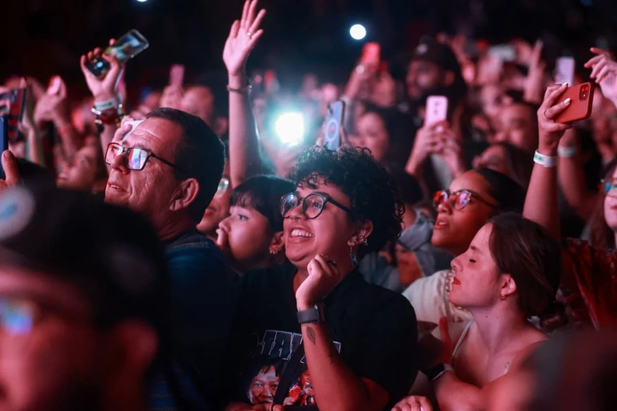 Público acompanha apresentação de Djavan na Arena Mané Garrincha, em Brasília Público acompanha apresentação de Djavan na Arena Mané Garrincha, em Brasília