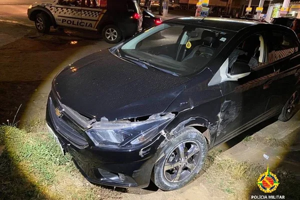 Mulher é presa após, bêbada, bater o carro em outro veículo no DF