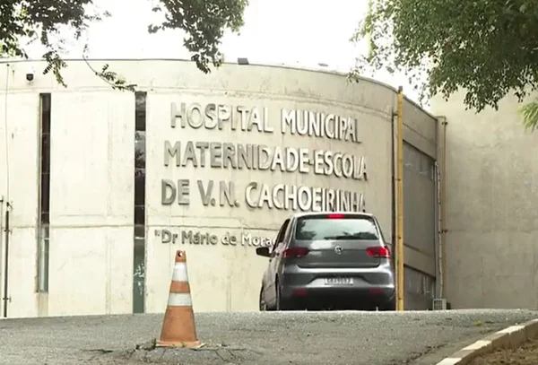 Foto colorida mostra Fachada do Hospital Vila Nova Cachoeirinha - Metrópoles