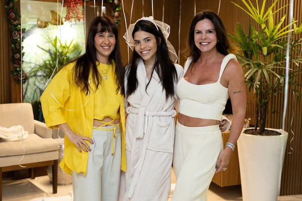Cynthia Dias recebe Maria Victória Salomão e madrinhas em spa day