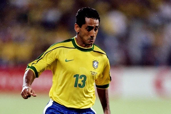 Foto colorida de Zé Carlos, zagueiro da Seleção Brasileira na Copa do Mundo de1998 - Metrópoles