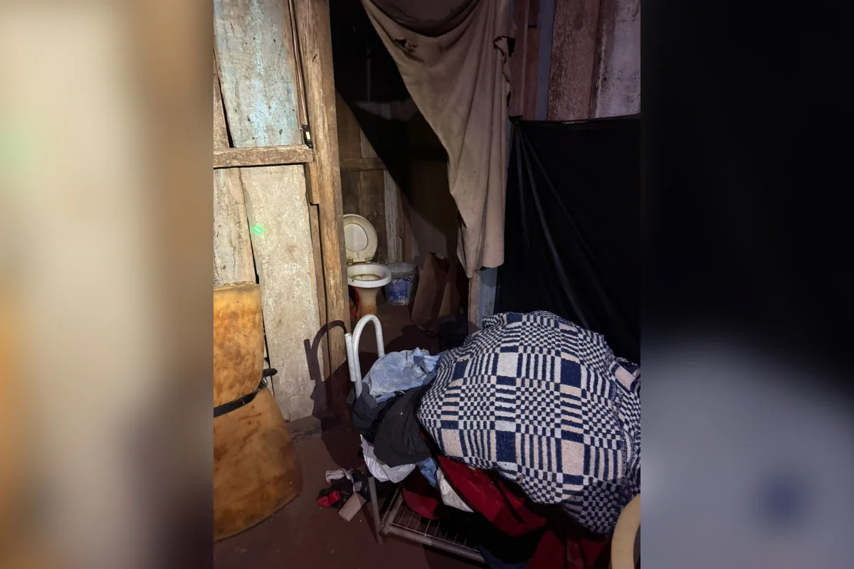 PF resgata homem de 74 anos que trabalhava de graça e vivia com animais - imagem 2 PF resgata homem de 74 anos que trabalhava de graça e vivia com animais - imagem 2