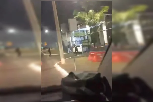 Após bater carro em batalhão e ameaçar PMs, bêbado tentou fugir a pé