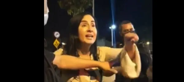 Vídeo: professora é detida por racismo contra funcionários de bar
