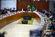 O presidente Luiz Inácio Lula da Silva realiza reunião ministerial nesta terça-feira, no Palácio do Planalto