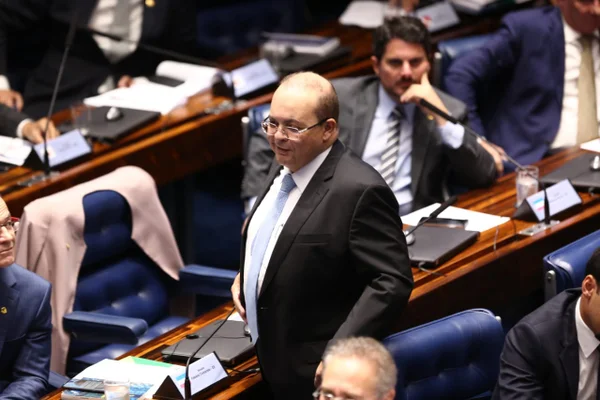 Ibaneis trabalha para conquistar comando nacional do MDB