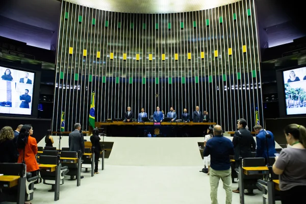 imagem colorida mostra plenário da câmara dos deputados - Metrópoles