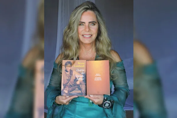 Bruna Lombardi com os incríveis livros Diário do Grande Sertão e Mulheres que Sentem os Espíritos