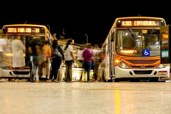 Ônibus - Metrópoles