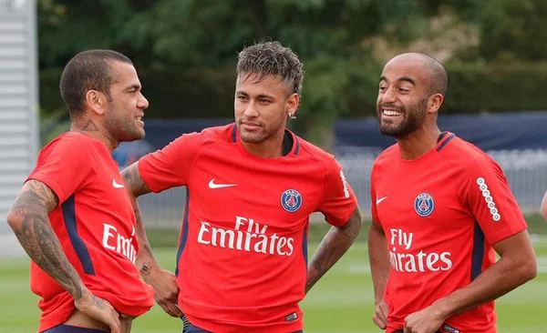 Sem documento entregue no prazo, Neymar não poderá estrear pelo PSG