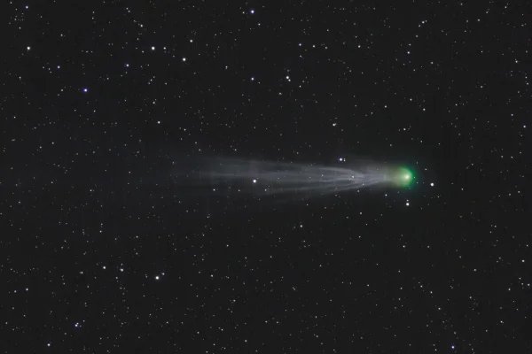 Imagem colorida de cometa 12P/Pons-Brooks - Metrópoles