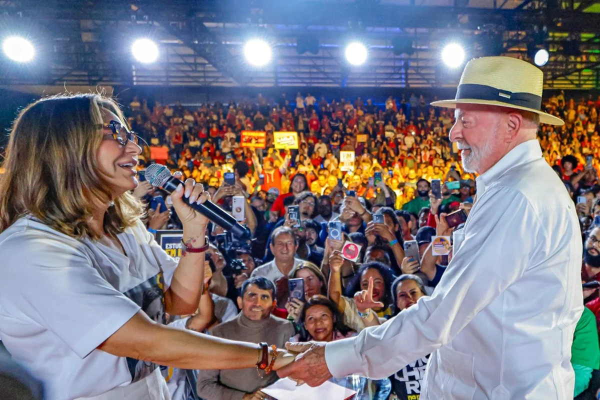 O presidente Lula com Janja na convenção do PT em SP que confirmou sua candidatura à reeleição O presidente Lula com Janja na convenção do PT em SP que confirmou sua candidatura à reeleição