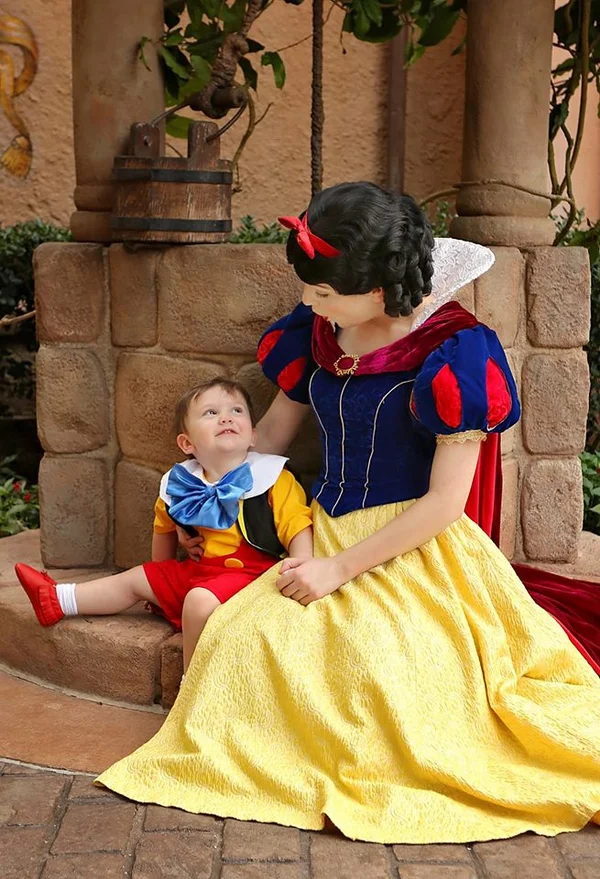 Vídeo. Menino autista apaixona-se pela Branca de Neve, na Disney