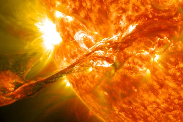 Explosão Solar: Objetos extremamente energéticos permeiam o universo. Mas, perto de casa, o sol produz seu próprio espetáculo de luzes deslumbrante, produzindo as maiores explosões do nosso sistema solar e provocando poderosas tempestades solares. Metrópoles