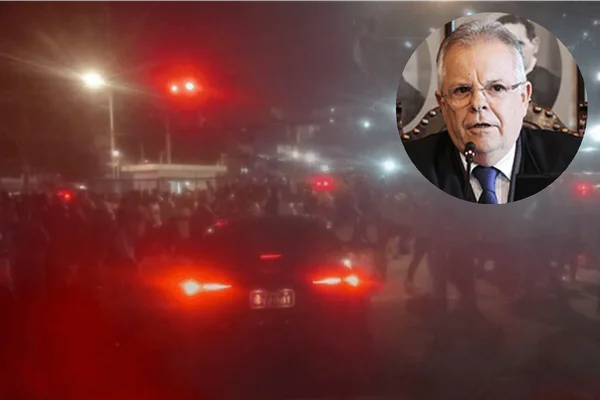CARRO DO TJSP LEVANDO TORCEDOR UNIFORMIZADO AO ESTÁDIO DO MORUMBI E DESEMBARGADOR ENIO ZULIANI - METRÓPOLES