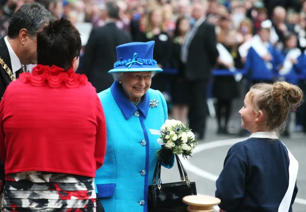 Elizabeth II é a rainha a ocupar por mais tempo o trono britânico