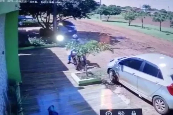 Vítima reage à tentativa de homicídio e expulsa pistoleiro a pedradas