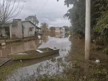 RS: idoso morre após entrar de barco em região alagada por ciclone
