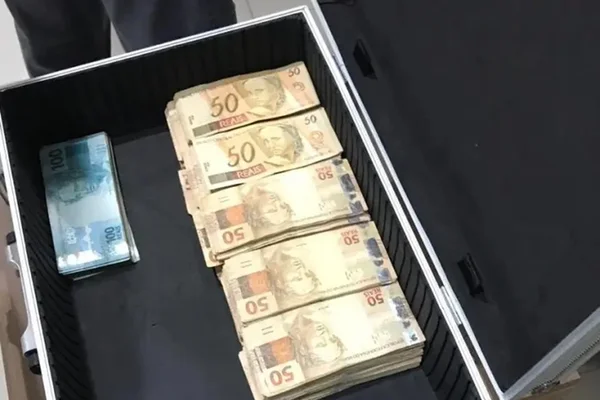 PF encontra R$ 100 mil em imóvel de casal acusado de hackear Moro