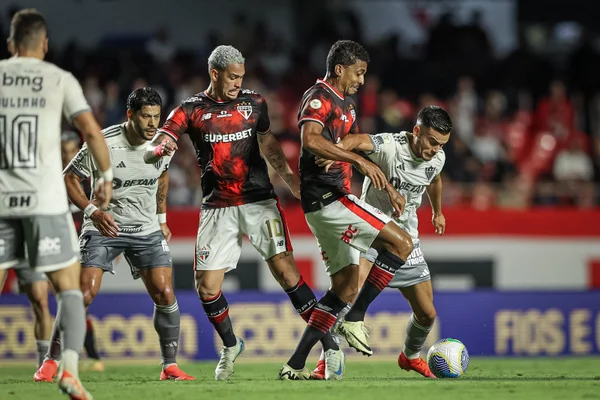 Atlético-MG sai na frente, mas São Paulo busca empate no Brasileirão